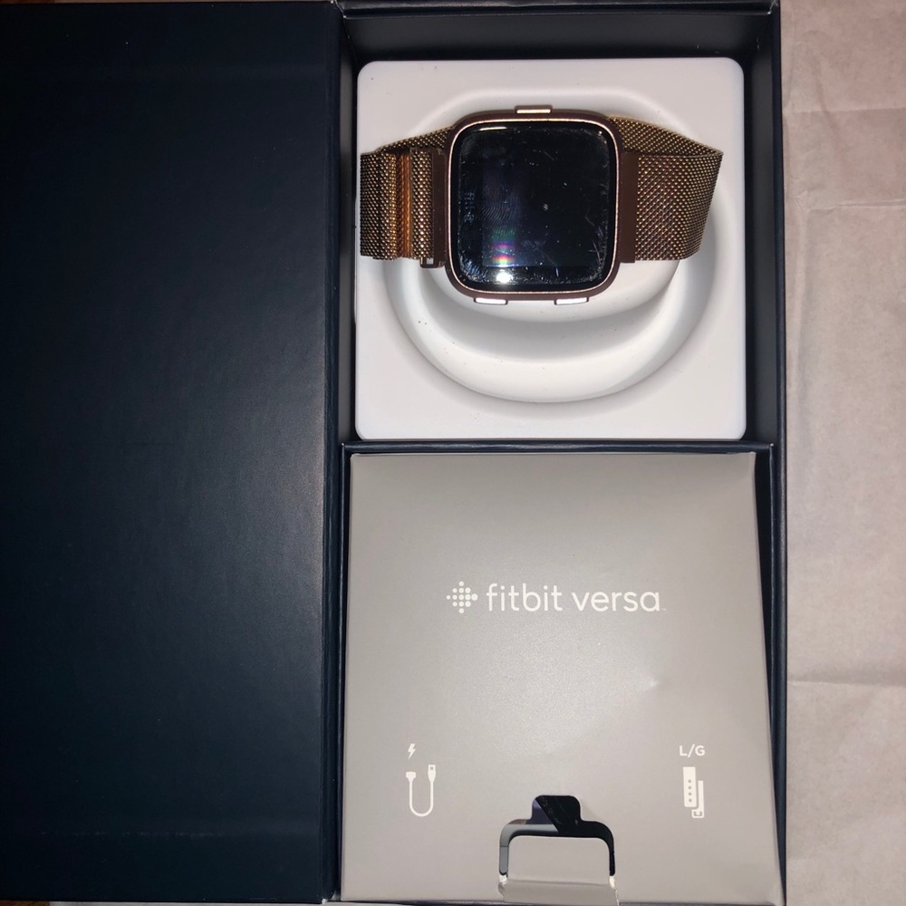 Fitbit versa - Picture 2 of 3